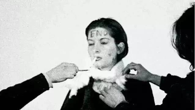 被陌生人性骚扰3年，当事人鲸书发长篇声明 