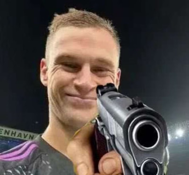 泰文中有一个很有趣的语用 跟很亲密的人说话的时候你不会叫对方“你” คุณ（尊称） เธอ（较为亲密的称呼，你，部分情况下表示关系暧昧）你会称呼对方为“自己” ตัวเอง这个语用习惯是，称呼对方为“自己” 是一种表示关系亲密的行为，表示没有长幼之别，也是非直接（non-direct)的称呼，表委婉